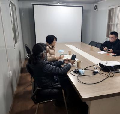 國外客戶來我廠考察，試駕奔馬小型壓路機